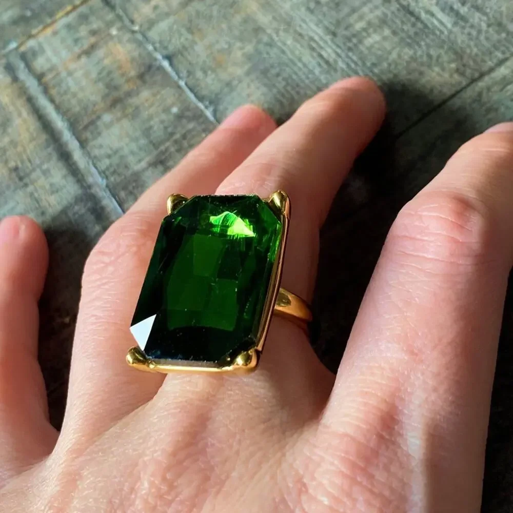 NEW Emerald Green Zirconium Stone Cocktail Ring